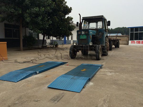 5c300a83159af.jpg 微電腦軸重制動現(xiàn)場圖2.jpg